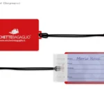 Etichetta Bagaglio in Resistente PVC Colorato con Laccetto