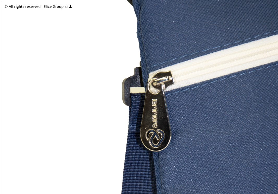 prima piano borsellino con tasca laterale